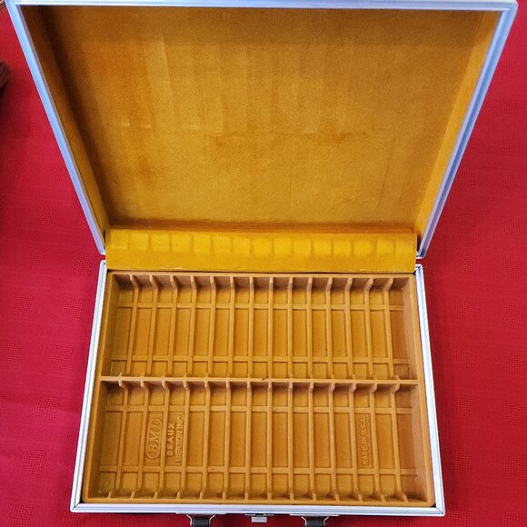 BMI BEAUX MERZON INC CASSETTE TAPE CARRYING/STORAGE CASE FAUX LEATHER HOLDS 30 - Picture 1 of 16